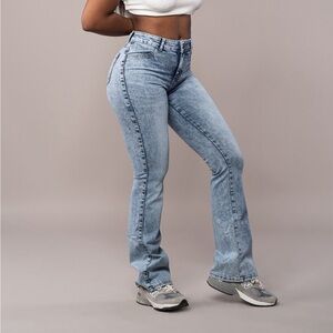 Womens Flared Mid Waisted Fitjeans - 80s Blue - Size M NWT
